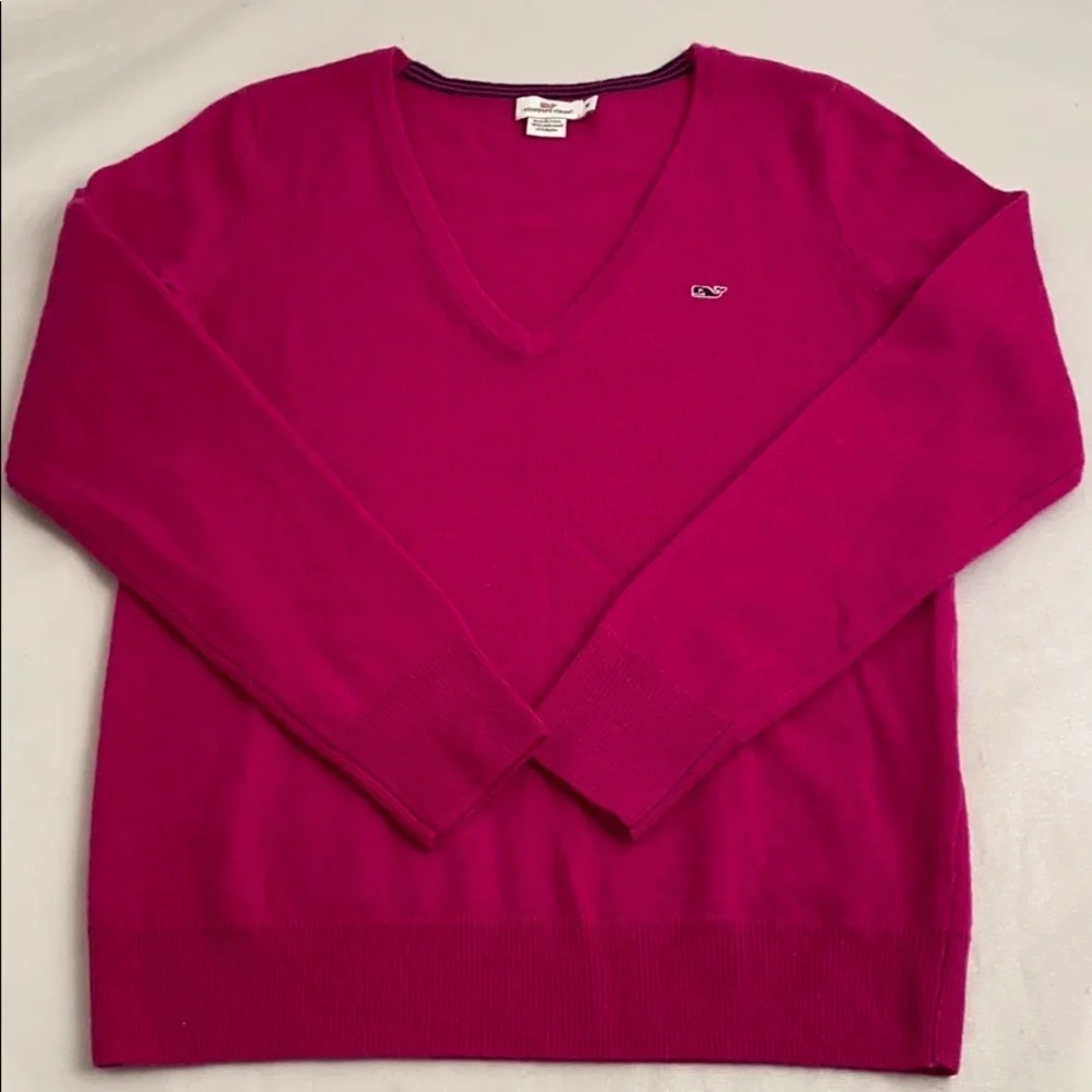 Vineyard Vines magenta v-neck sweater M